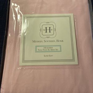 Twin size sheet set